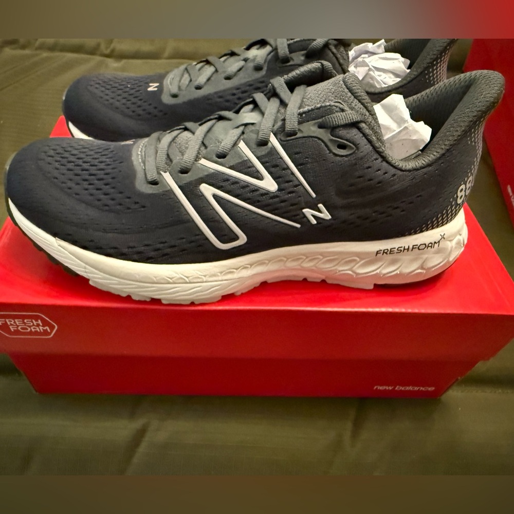 New Balance 880 Women US 9 1/2 / Eur 41